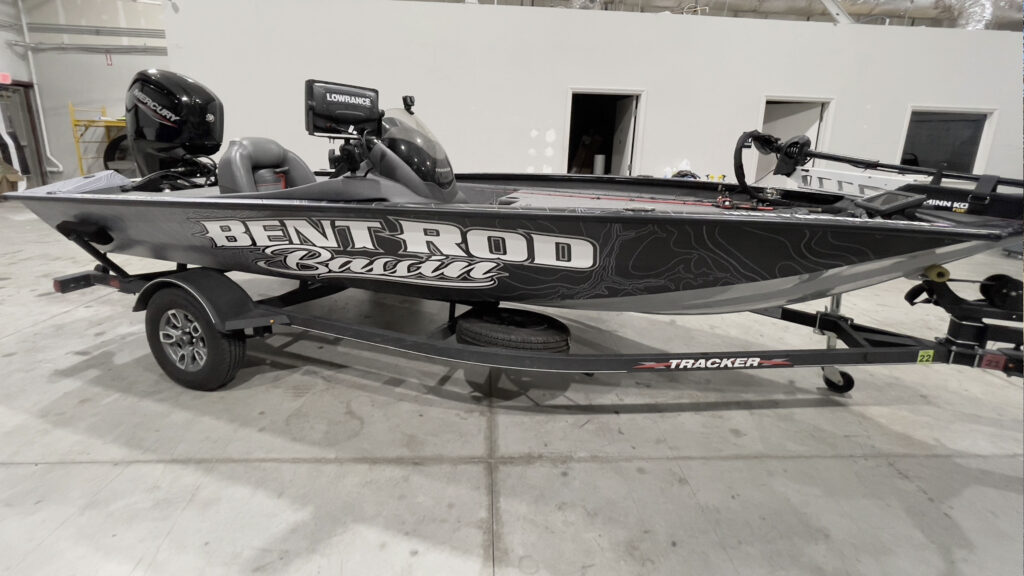 Bass Tracker 175 Boat Wrap Raptor Wrap & Sign